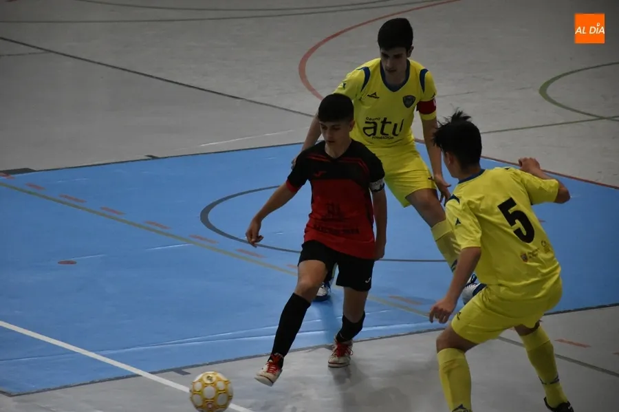 Foto 6 - El III Cadete A acaba ganando con claridad a La Amistad tras costarle abrir la lata