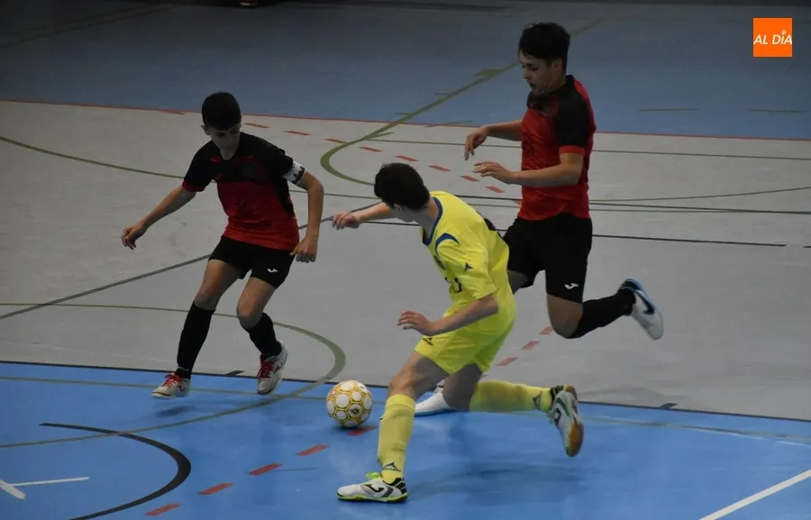 Foto 7 - El III Cadete A acaba ganando con claridad a La Amistad tras costarle abrir la lata