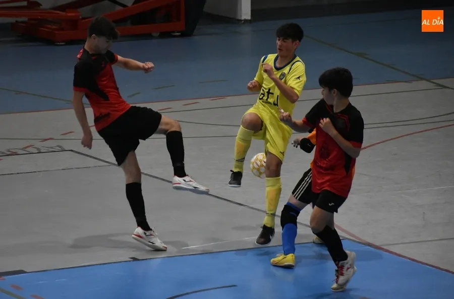 Foto 11 - El III Cadete A acaba ganando con claridad a La Amistad tras costarle abrir la lata