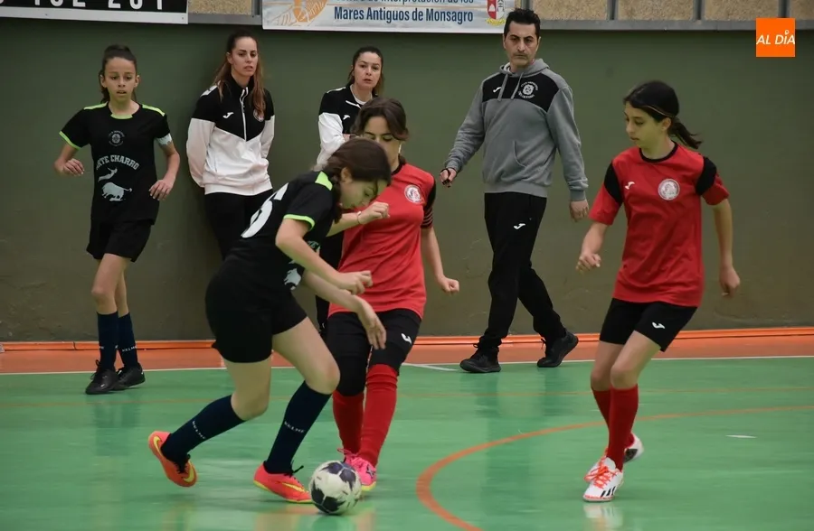 Foto 2 - #M | 15-16 ABR | El III Columnas se lleva el duelo femenino alev&iacute;n del Torneo de Primavera