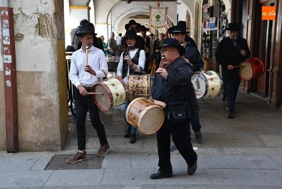 Foto 7 - Carlos Garc&iacute;a Medina es doblemente premiado en una tarde de confraternidad con el Carnaval Hurdano