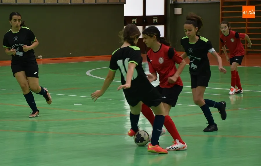 Foto 4 - #M | 15-16 ABR | El III Columnas se lleva el duelo femenino alev&iacute;n del Torneo de Primavera