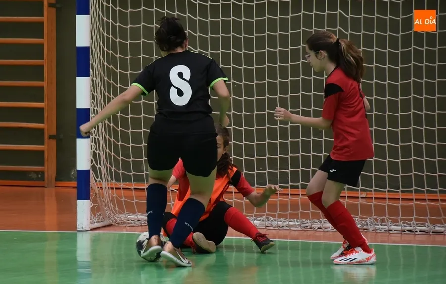 Foto 5 - #M | 15-16 ABR | El III Columnas se lleva el duelo femenino alev&iacute;n del Torneo de Primavera