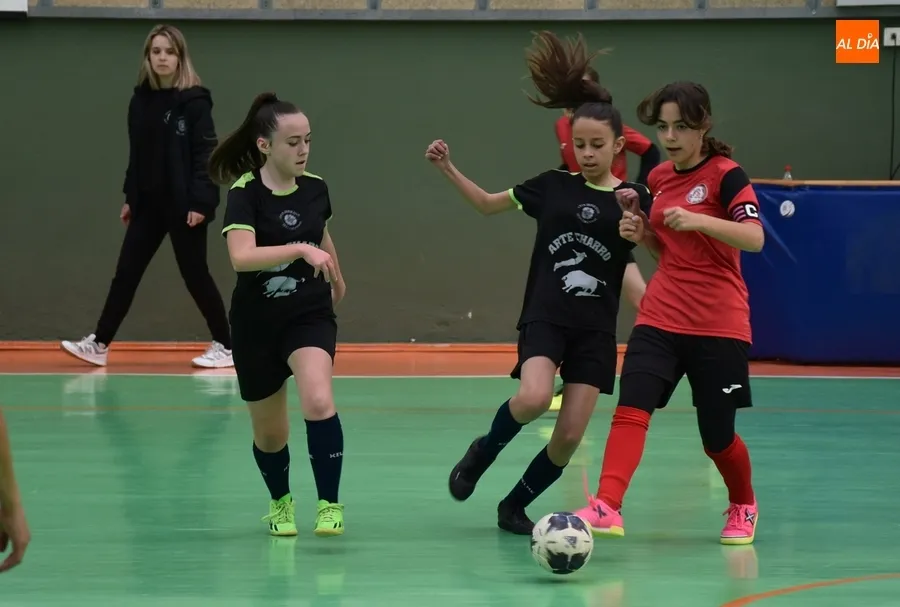 Foto 7 - #M | 15-16 ABR | El III Columnas se lleva el duelo femenino alev&iacute;n del Torneo de Primavera