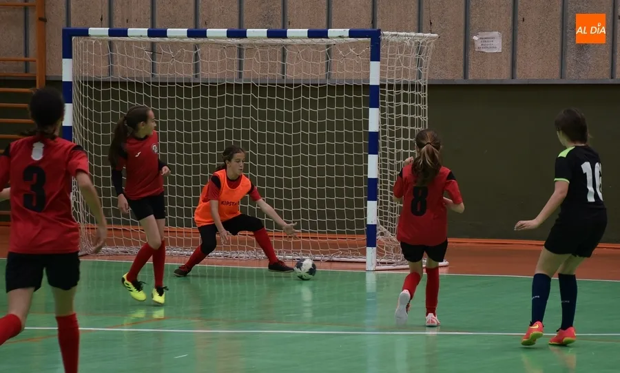 Foto 8 - #M | 15-16 ABR | El III Columnas se lleva el duelo femenino alev&iacute;n del Torneo de Primavera
