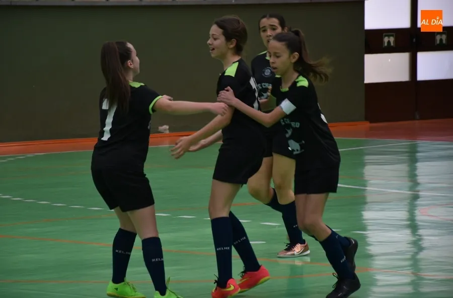 Foto 10 - #M | 15-16 ABR | El III Columnas se lleva el duelo femenino alev&iacute;n del Torneo de Primavera
