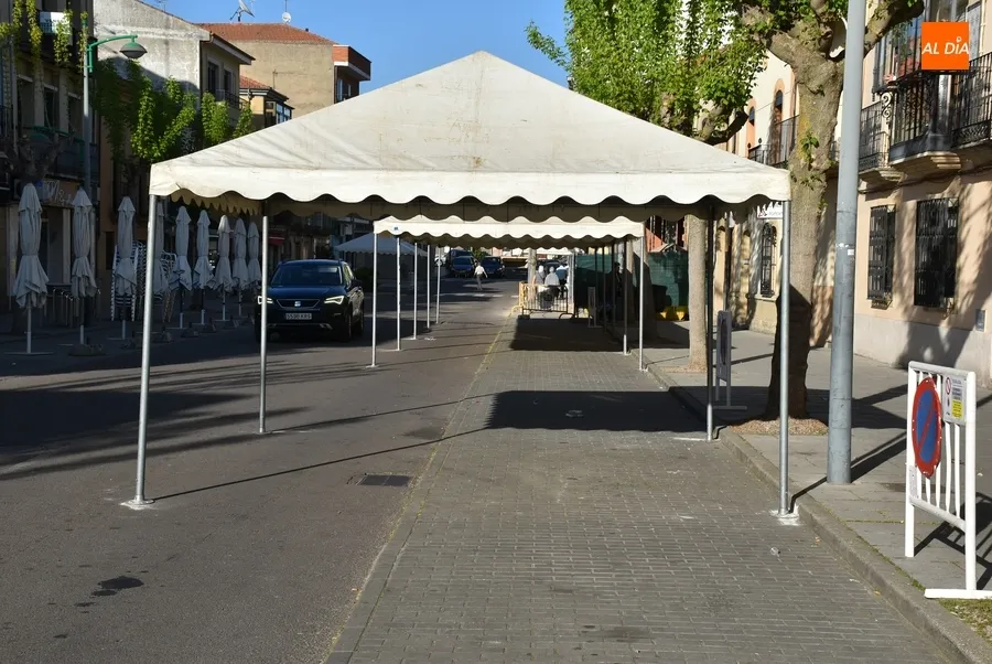 Foto 4 - La calle Lorenza Iglesias y su entorno se pueblan de carpas