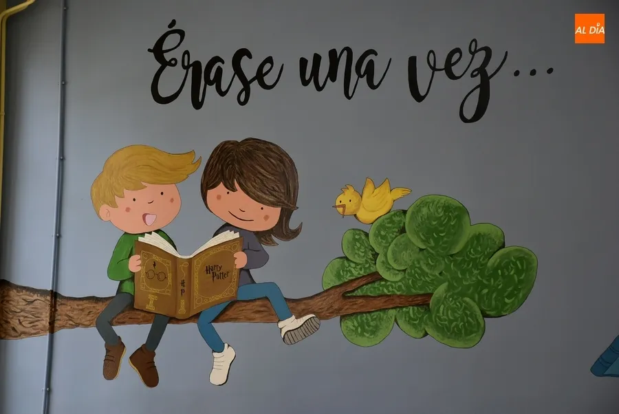 Foto 6 - Los mayores del Colegio San Francisco leen cuentos a los peques con motivo del D&iacute;a del Libro