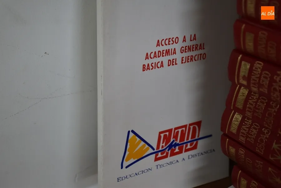 Foto 2 - Del Quijote a Spiderman en la pluriling&uuml;e Bibliocaseta de Ciudad Rodrigo