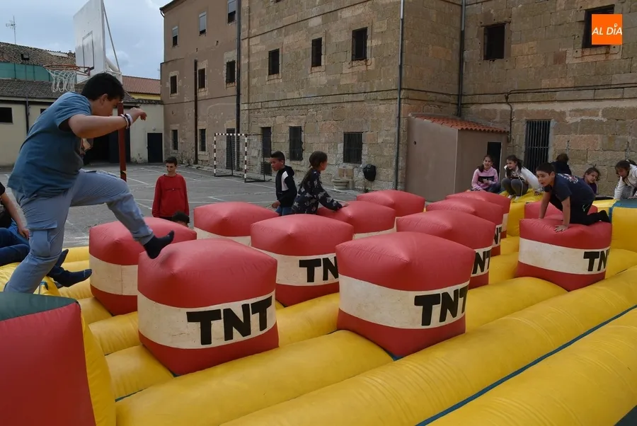 Foto 4 - Unos divertidos hinchables, estrella de la Jornada de Puertas Abiertas del Seminario