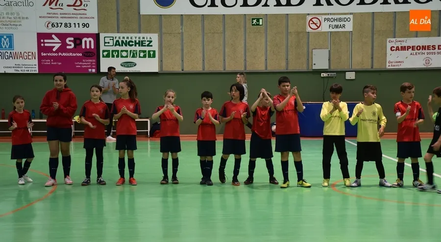 Foto 3 - El Benjam&iacute;n A del III Columnas se corona Campe&oacute;n de Liga