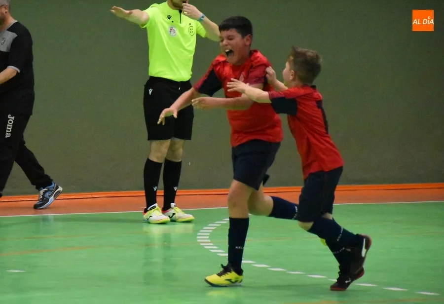 Foto 10 - El Benjam&iacute;n A del III Columnas se corona Campe&oacute;n de Liga