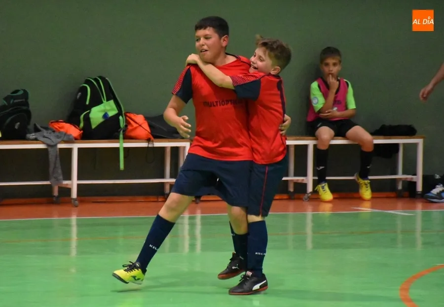 Foto 11 - El Benjam&iacute;n A del III Columnas se corona Campe&oacute;n de Liga