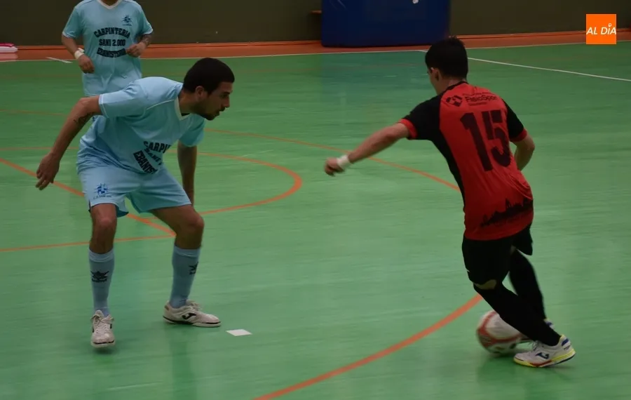 Foto 6 - El III Senior cumple el tr&aacute;mite ante el colista, cuyos porteros evitaron una goleada escandalosa