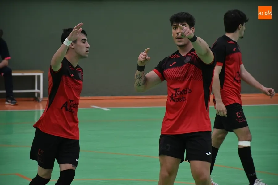 Foto 11 - El III Senior cumple el tr&aacute;mite ante el colista, cuyos porteros evitaron una goleada escandalosa