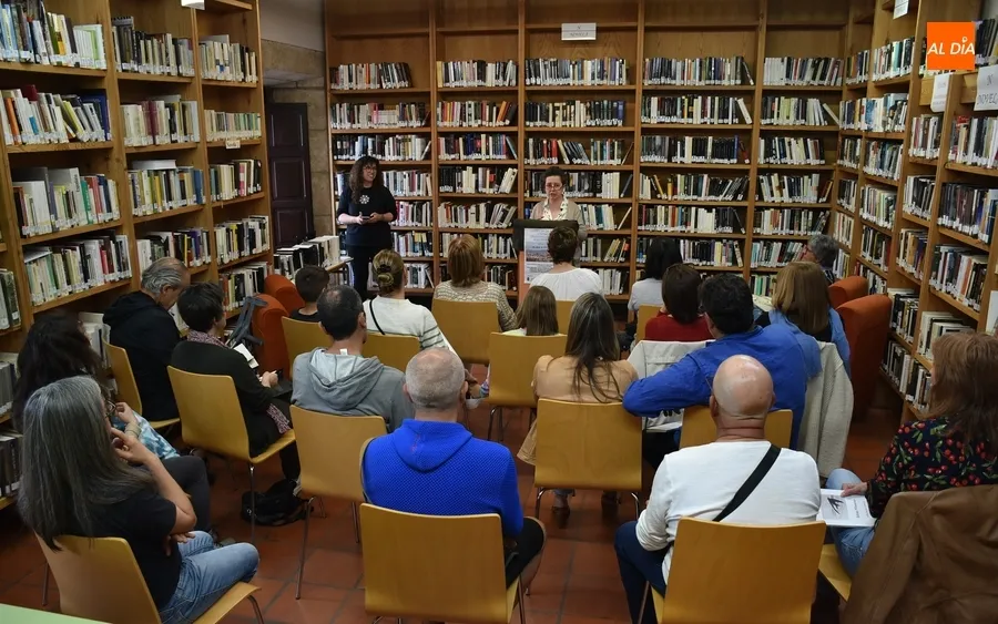 Foto 6 - La Biblioteca Municipal festeja el D&iacute;a del Libro con una lectura colectiva