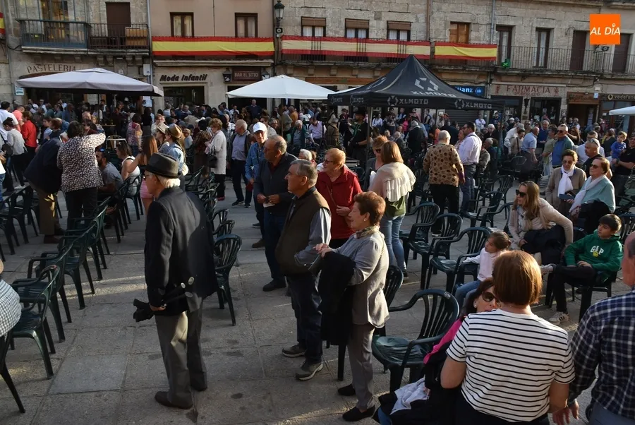Foto 3 - La cl&aacute;sica sesi&oacute;n de bailes populares a pie de Plaza remata La Charrada 