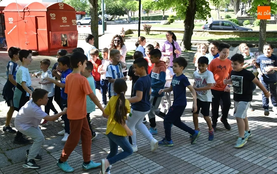 Foto 11 - El Colegio San Francisco se suma al D&iacute;a de la Educaci&oacute;n F&iacute;sica en la calle