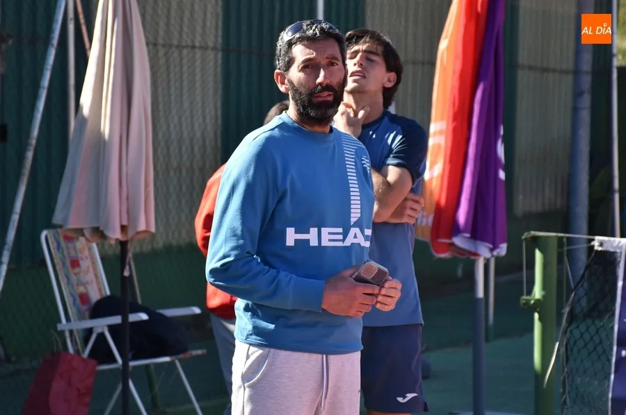 Foto 2 - El cacere&ntilde;o Sergio D&aacute;vila se lleva el XIV Open Nacional de Tenis de Ciudad Rodrigo