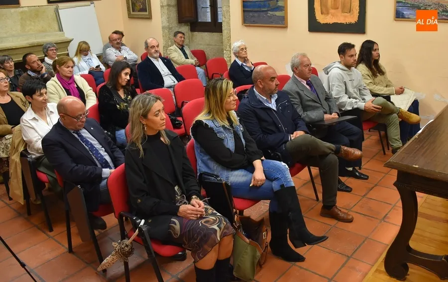 Foto 4 - Alejandro G&aacute;ndara se encarga de abrir la Feria del Libro 2023 relatando su historia