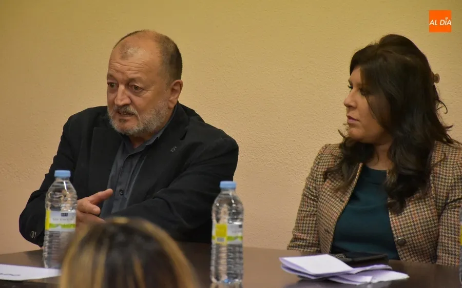 Foto 3 - Alejandro G&aacute;ndara se encarga de abrir la Feria del Libro 2023 relatando su historia