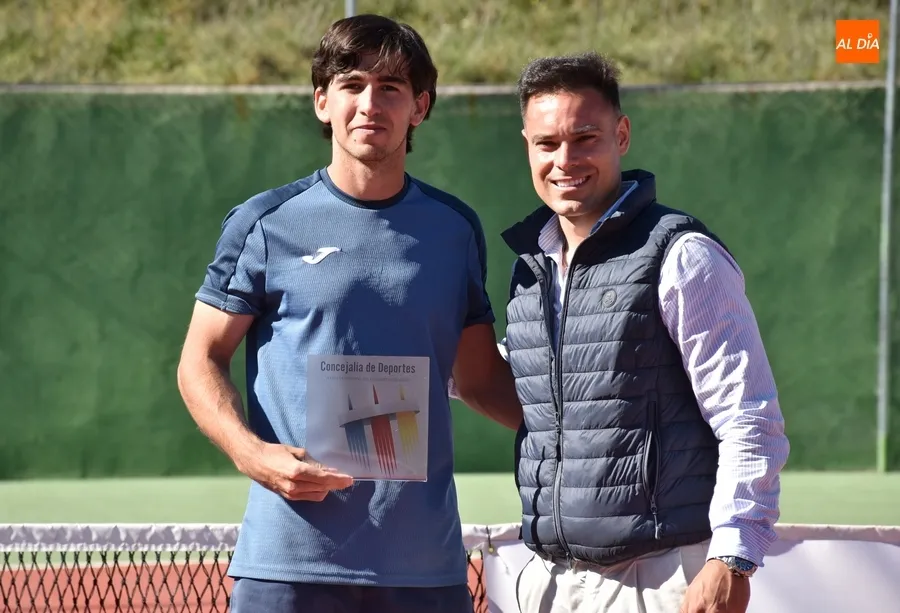 Foto 5 - El cacere&ntilde;o Sergio D&aacute;vila se lleva el XIV Open Nacional de Tenis de Ciudad Rodrigo