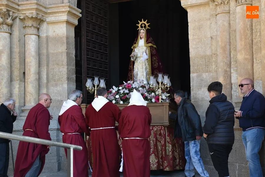 Foto 7 - La Cruz abre el Jueves Santo cambiando de recorrido y de forma de desfilar