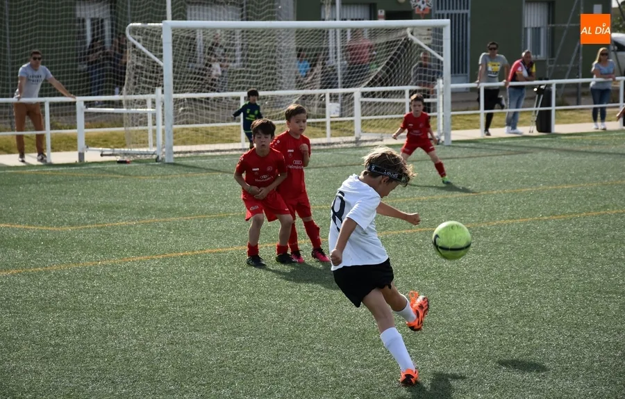Foto 10 - El Prebenjam&iacute;n del Ciudad Rodrigo rompe en el tramo final el duelo adelantado frente al Hergar B