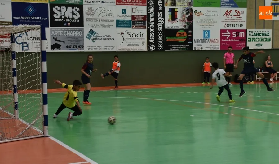 Foto 2 - Las formaciones &lsquo;A&rsquo; se llevan los entretenidos &uacute;ltimos derbys fraternales del III Columnas