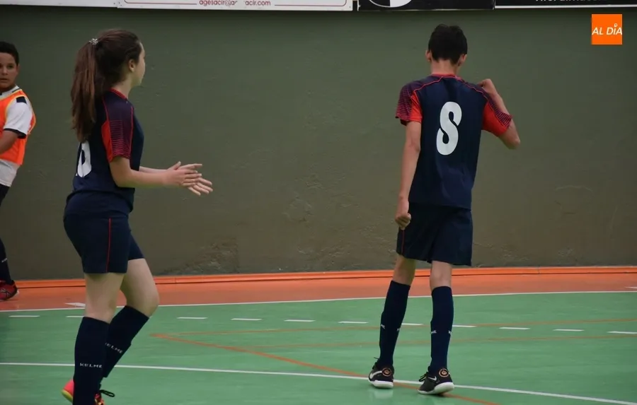 Foto 3 - Las formaciones &lsquo;A&rsquo; se llevan los entretenidos &uacute;ltimos derbys fraternales del III Columnas