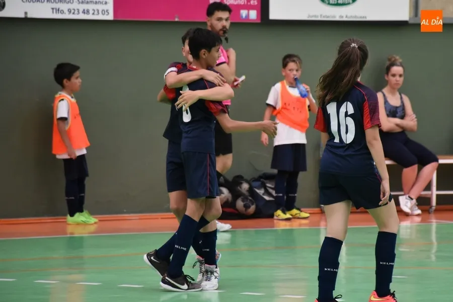 Foto 4 - Las formaciones &lsquo;A&rsquo; se llevan los entretenidos &uacute;ltimos derbys fraternales del III Columnas