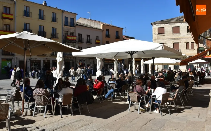 Foto 7 - Bulliciosa jornada de Jueves Santo con las terrazas viviendo uno de sus d&iacute;as grandes del a&ntilde;o
