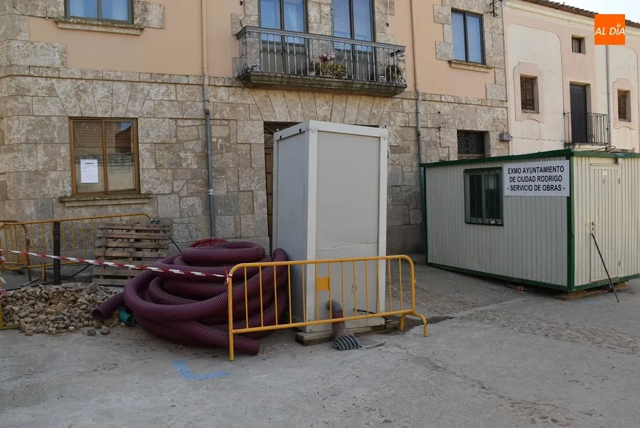 Foto 10 - Indignaci&oacute;n entre los vecinos de la calle Puerta de Santiago al quedarse su v&iacute;a finalmente sin arreglar