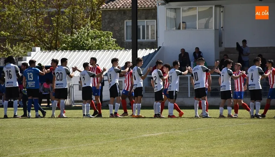 Foto 3 - El Senior del Ciudad Rodrigo solventa otra vez desde los 11 metros un duelo contra la parte baja