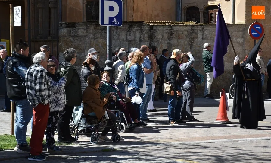 Foto 3 - El calor acompa&ntilde;a de nuevo a un Paso a la Agon&iacute;a m&aacute;s &aacute;gil y con mucho p&uacute;blico