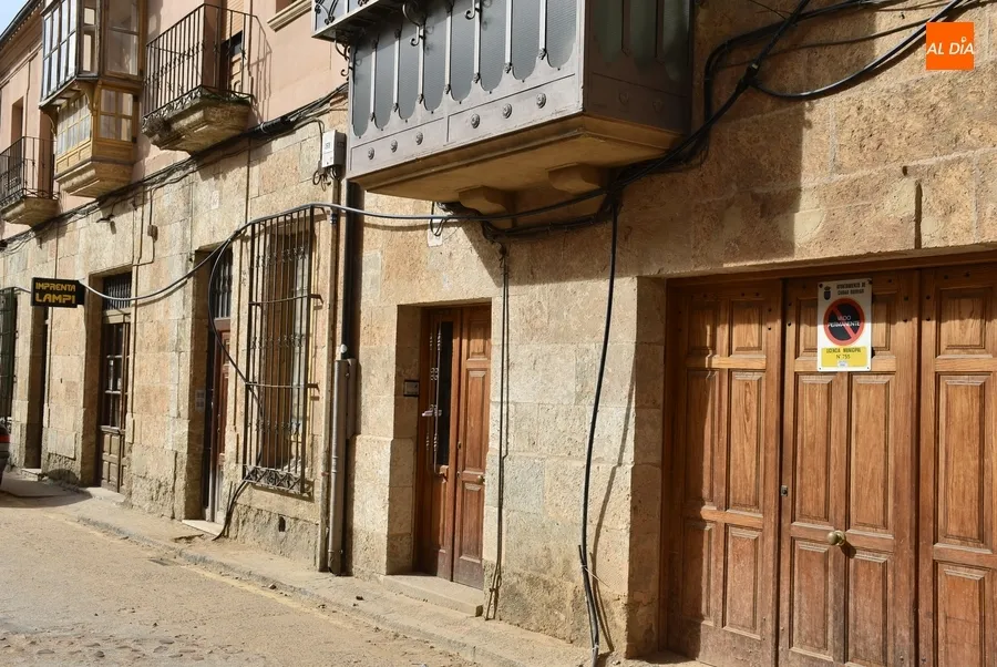 Foto 5 - Indignaci&oacute;n entre los vecinos de la calle Puerta de Santiago al quedarse su v&iacute;a finalmente sin arreglar
