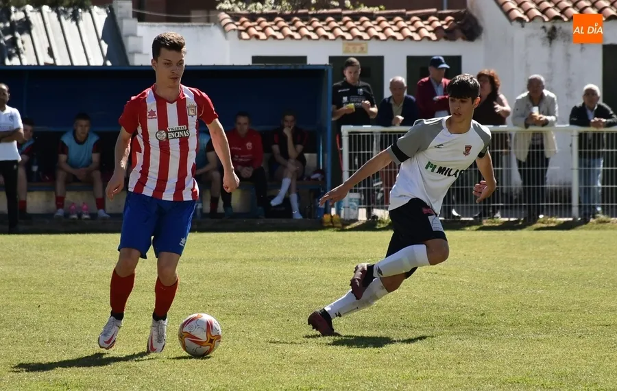Foto 6 - El Senior del Ciudad Rodrigo solventa otra vez desde los 11 metros un duelo contra la parte baja