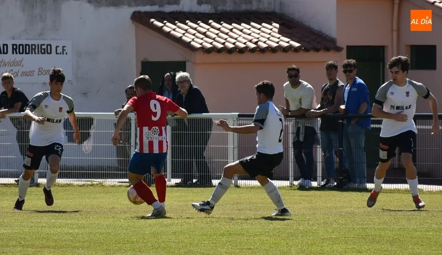 Foto 8 - El Senior del Ciudad Rodrigo solventa otra vez desde los 11 metros un duelo contra la parte baja