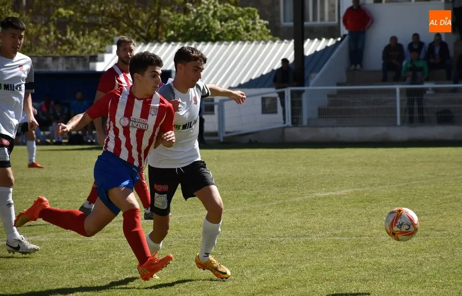 Foto 11 - El Senior del Ciudad Rodrigo solventa otra vez desde los 11 metros un duelo contra la parte baja