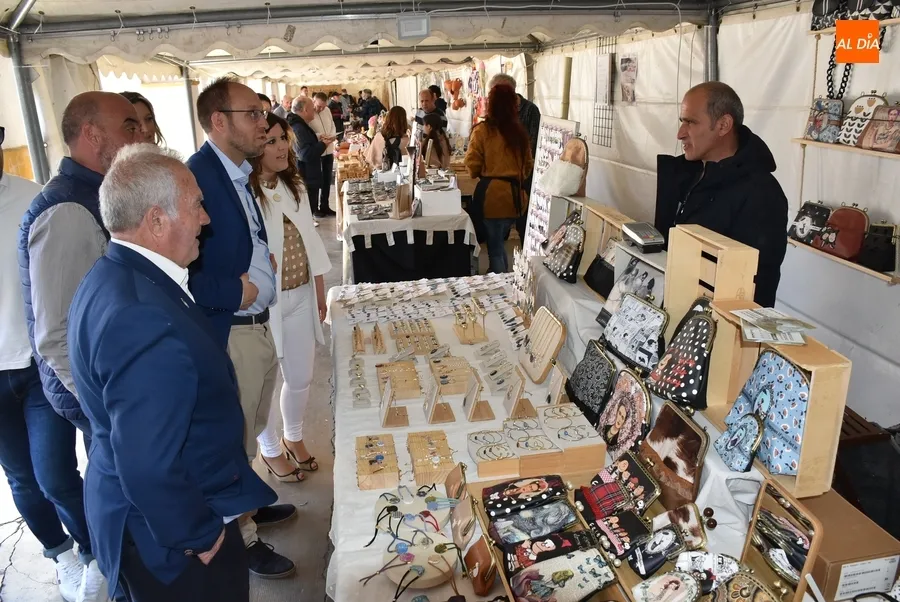 Foto 2 - En marcha el Mercado Artesano de Semana Santa, que podr&iacute;a expandirse en a&ntilde;os venideros