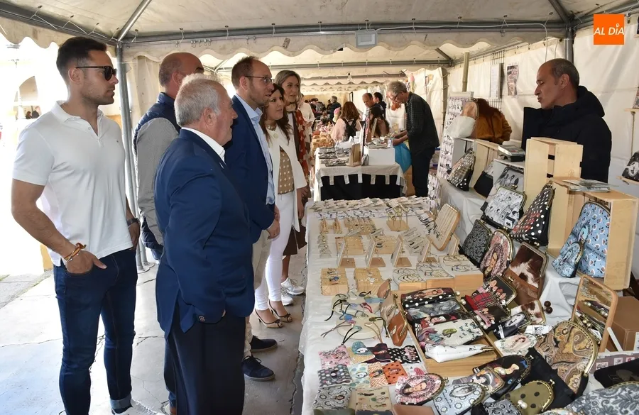 Foto 3 - En marcha el Mercado Artesano de Semana Santa, que podr&iacute;a expandirse en a&ntilde;os venideros