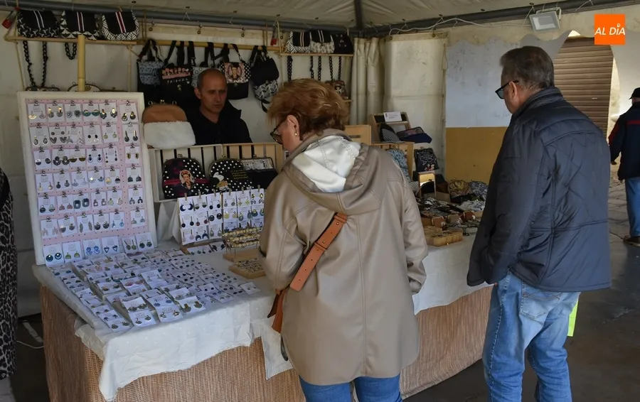 Foto 4 - En marcha el Mercado Artesano de Semana Santa, que podr&iacute;a expandirse en a&ntilde;os venideros