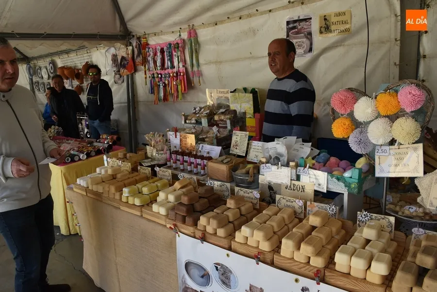 Foto 5 - En marcha el Mercado Artesano de Semana Santa, que podr&iacute;a expandirse en a&ntilde;os venideros