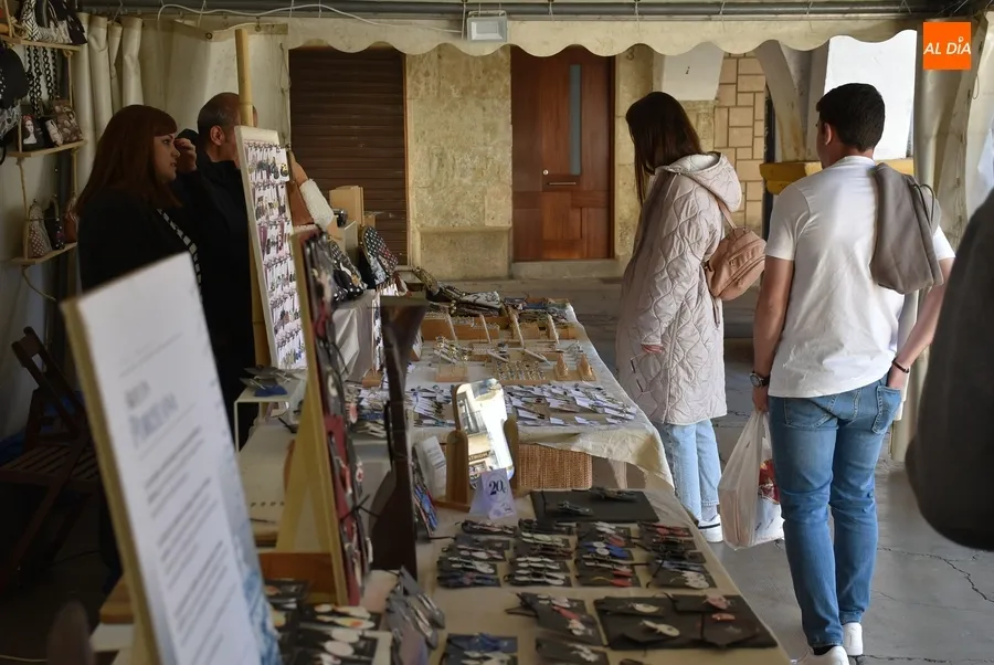 Foto 8 - En marcha el Mercado Artesano de Semana Santa, que podr&iacute;a expandirse en a&ntilde;os venideros