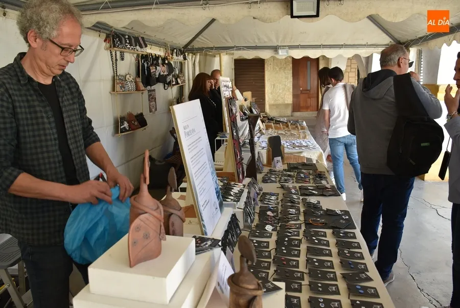 Foto 9 - En marcha el Mercado Artesano de Semana Santa, que podr&iacute;a expandirse en a&ntilde;os venideros
