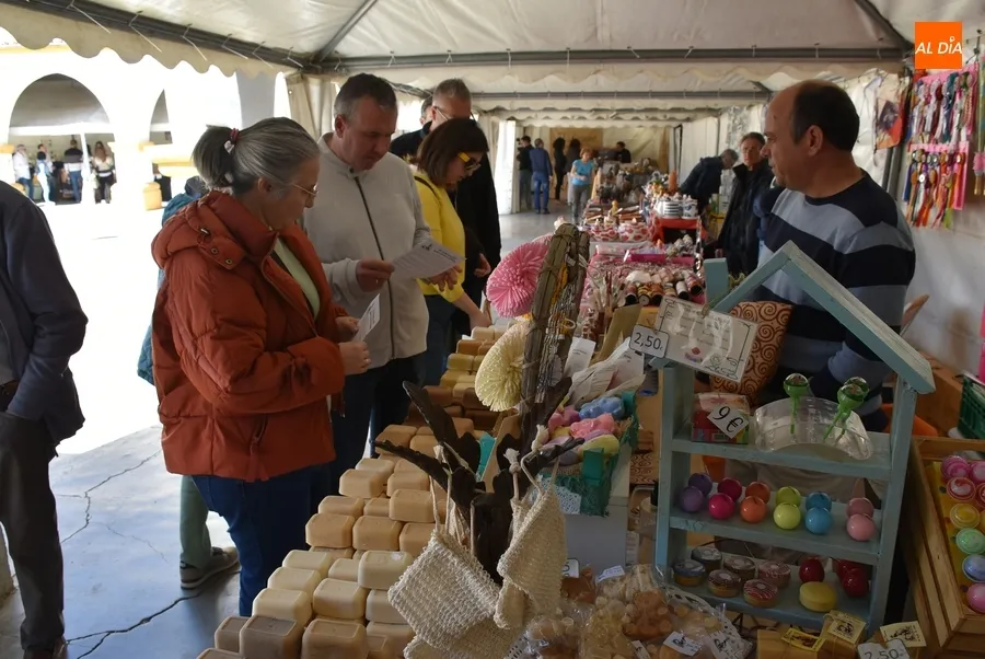 Foto 10 - En marcha el Mercado Artesano de Semana Santa, que podr&iacute;a expandirse en a&ntilde;os venideros