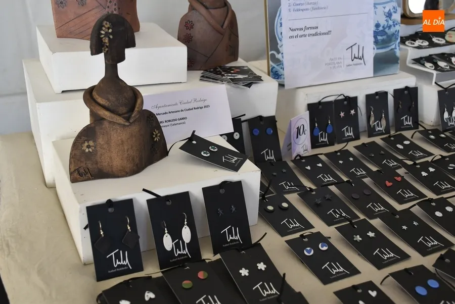 Foto 11 - En marcha el Mercado Artesano de Semana Santa, que podr&iacute;a expandirse en a&ntilde;os venideros