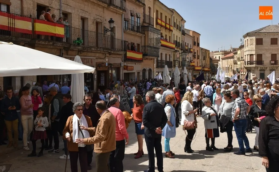 Foto 3 - Concluye el Mercado Artesano mientras se apura la Semana Santa en las terrazas