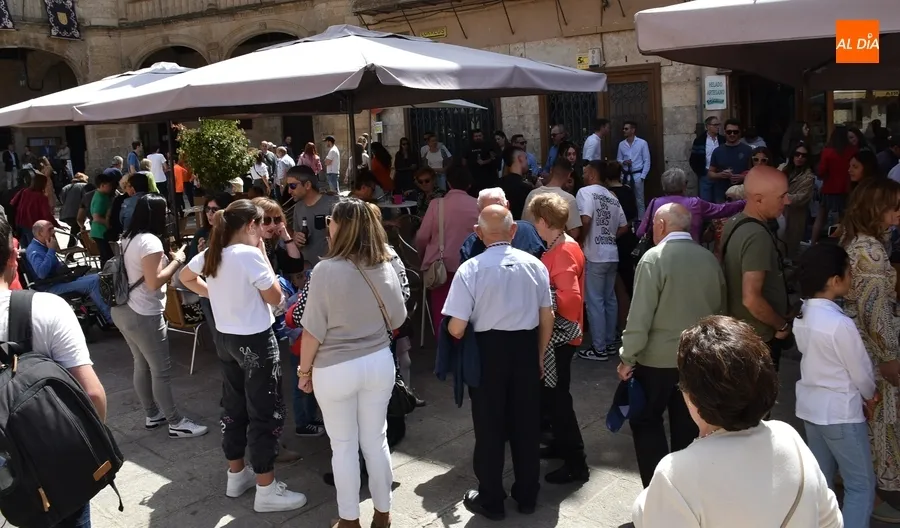 Foto 4 - Concluye el Mercado Artesano mientras se apura la Semana Santa en las terrazas