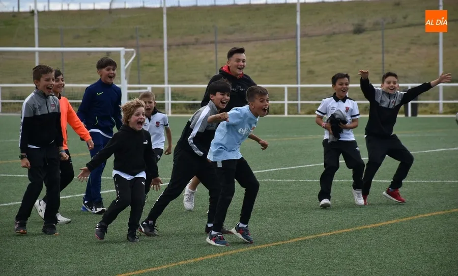 Foto 6 - El Benjam&iacute;n B del Ciudad Rodrigo canta el alir&oacute;n liguero tras una espl&eacute;ndida temporada